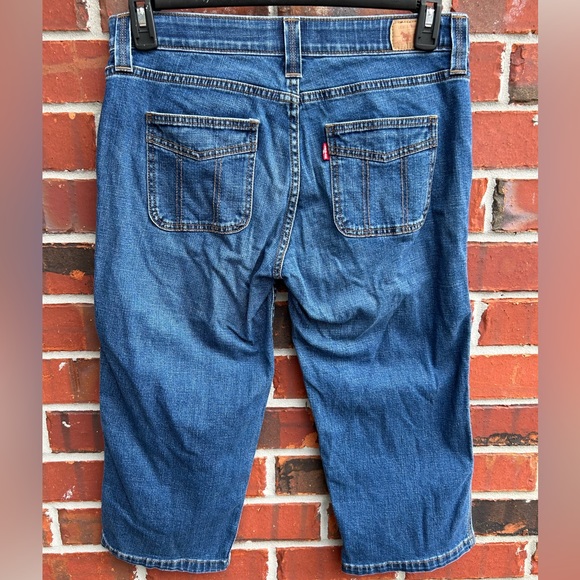 Levi’s Women’s Blue Denim Capri Jeans with Elastic in Waistband Size 10 - Picture 2 of 8